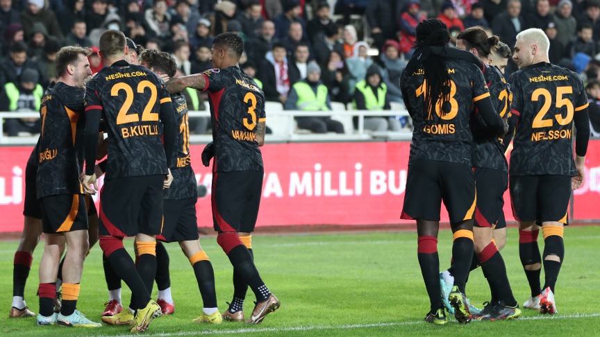 Galatasaray 2022’yi Lider Kapattı