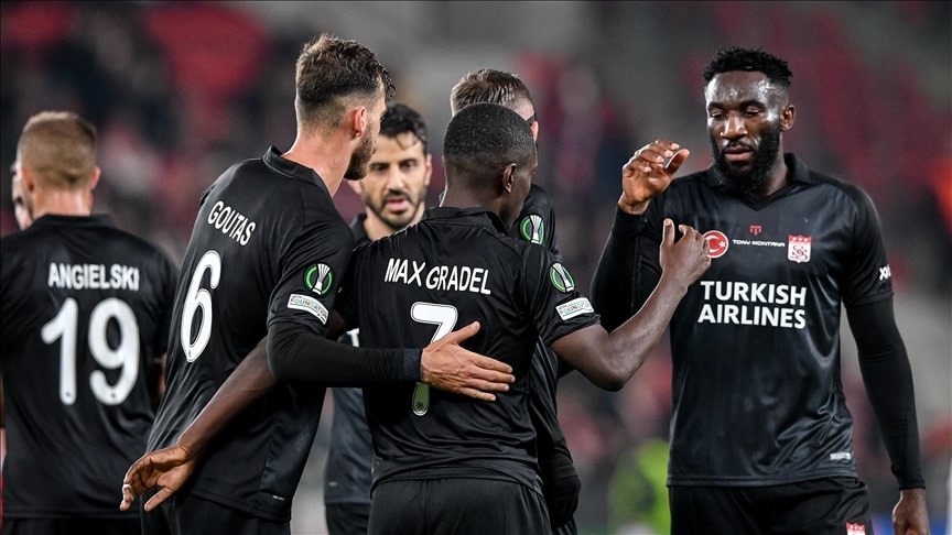 Sivasspor Lider Bitirmeyi Başardı