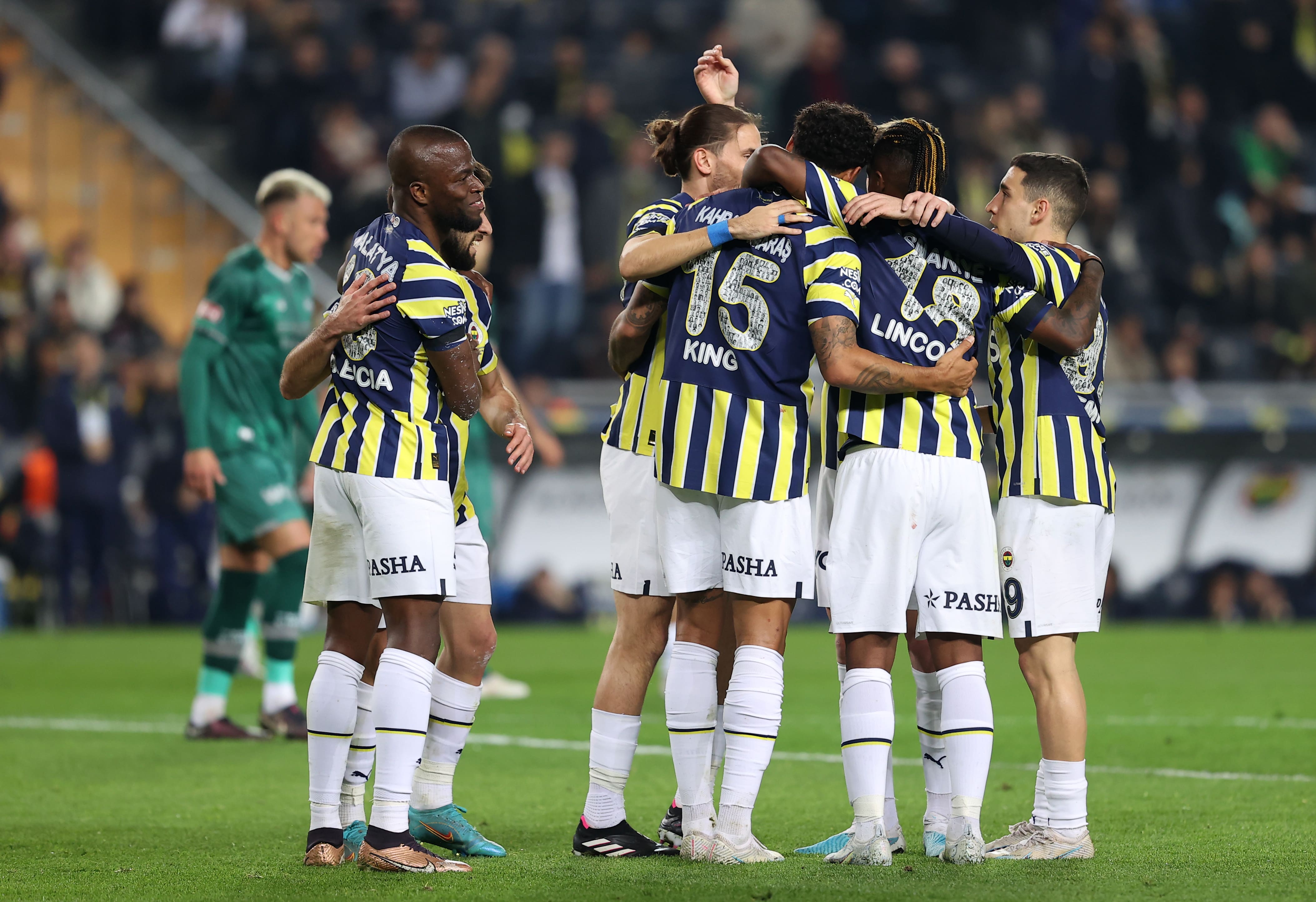 Fenerbahçe Lige Galibiyetle Döndü