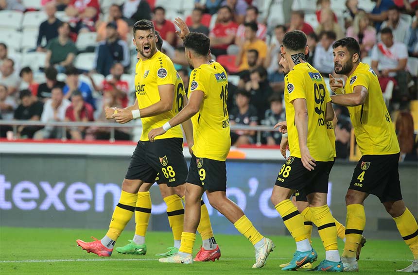 İstanbulspor Yeni Teknik Direktörünü Açıkladı