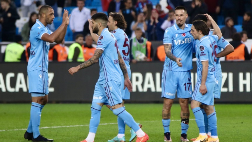 Trabzonspor Adana Demirspor’u 4-1 Mağlup Etti