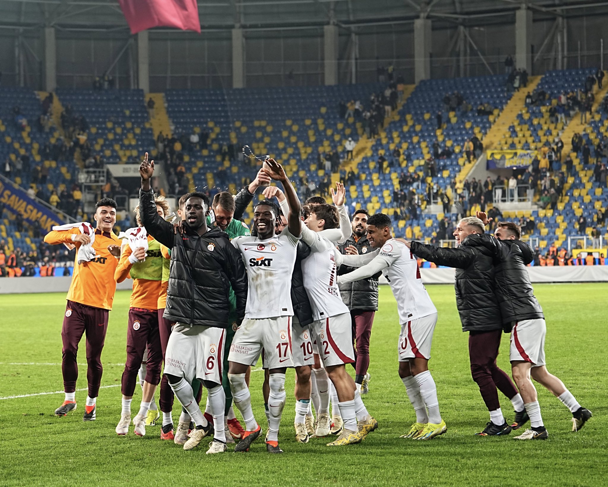 Galatasaray Zirvedeki Yerini Korudu