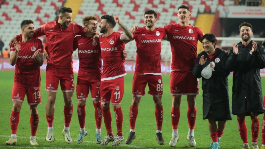 Antalyaspor Müthiş Maçı Son Dakikada Kazandı