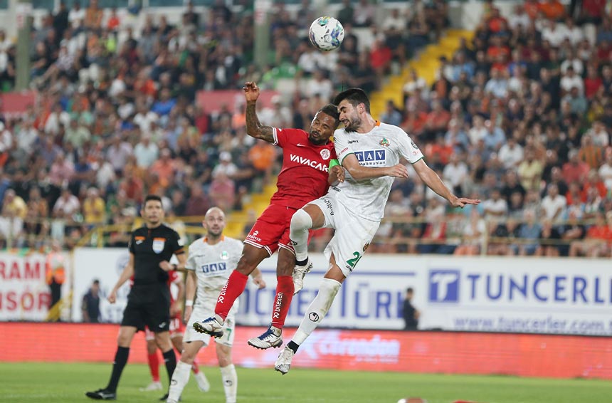 Antalya Derbisinde Kazanan Alanyaspor Oldu